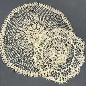 (2) Vtg Crotchet Doilies Table‎ Decor Scalloped Cottagecore Round Circle Large
